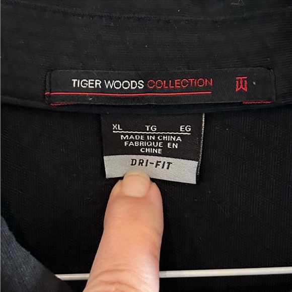 Tiger Woods black polo dri fit size XL - Picture 3 of 6